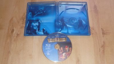 A Karib-tenger kalózai 1. - A fekete gyöngy átka -
