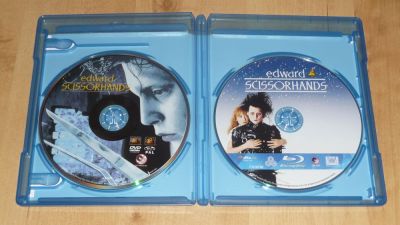 Ollókezű Edward (BD + DVD)
