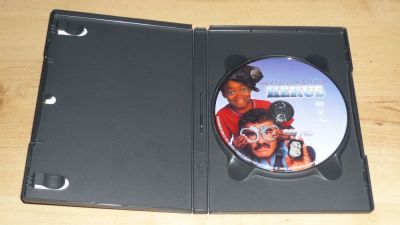 Hátulgombolós hekus
