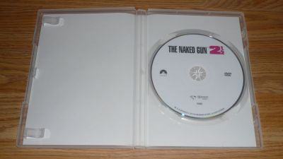 Csupasz pisztoly 2 és 1/2. (szinkronizált változat)
