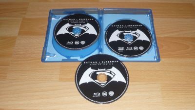Batman Superman ellen: Az igazság hajnala  (BD3D + 2 Blu ray)
